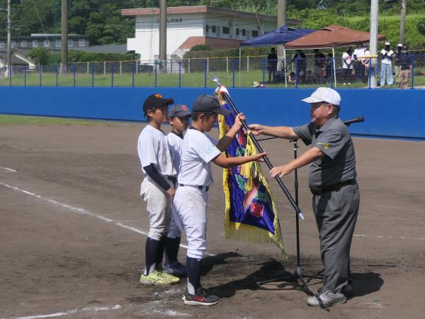 準優勝旗授与