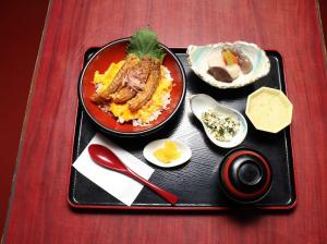 歌留多（大トロ丼）